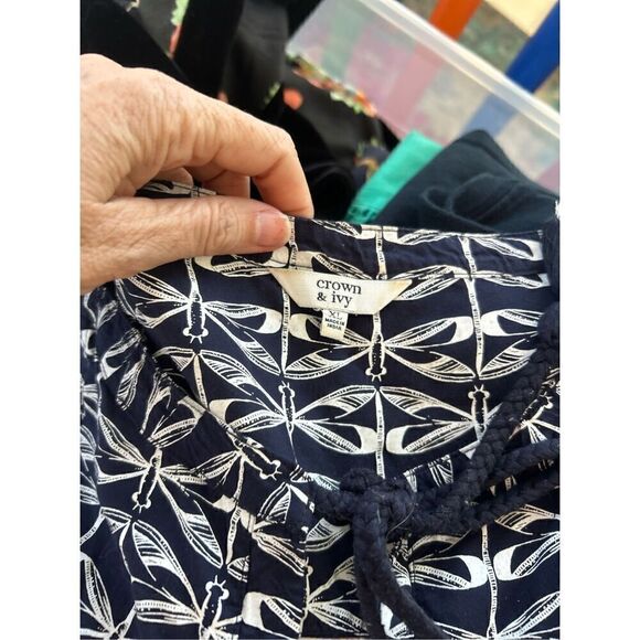 Crown & Ivy Sleeveless Dragonfly Blouse - Picture 4 of 7